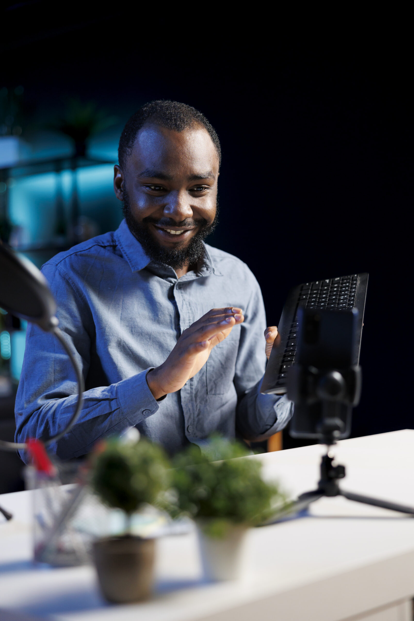 keyboard review filmed with phone scaled